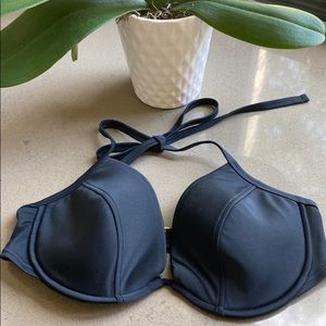 NWOT  Victoria’s Secret black triangle bikini top 😎